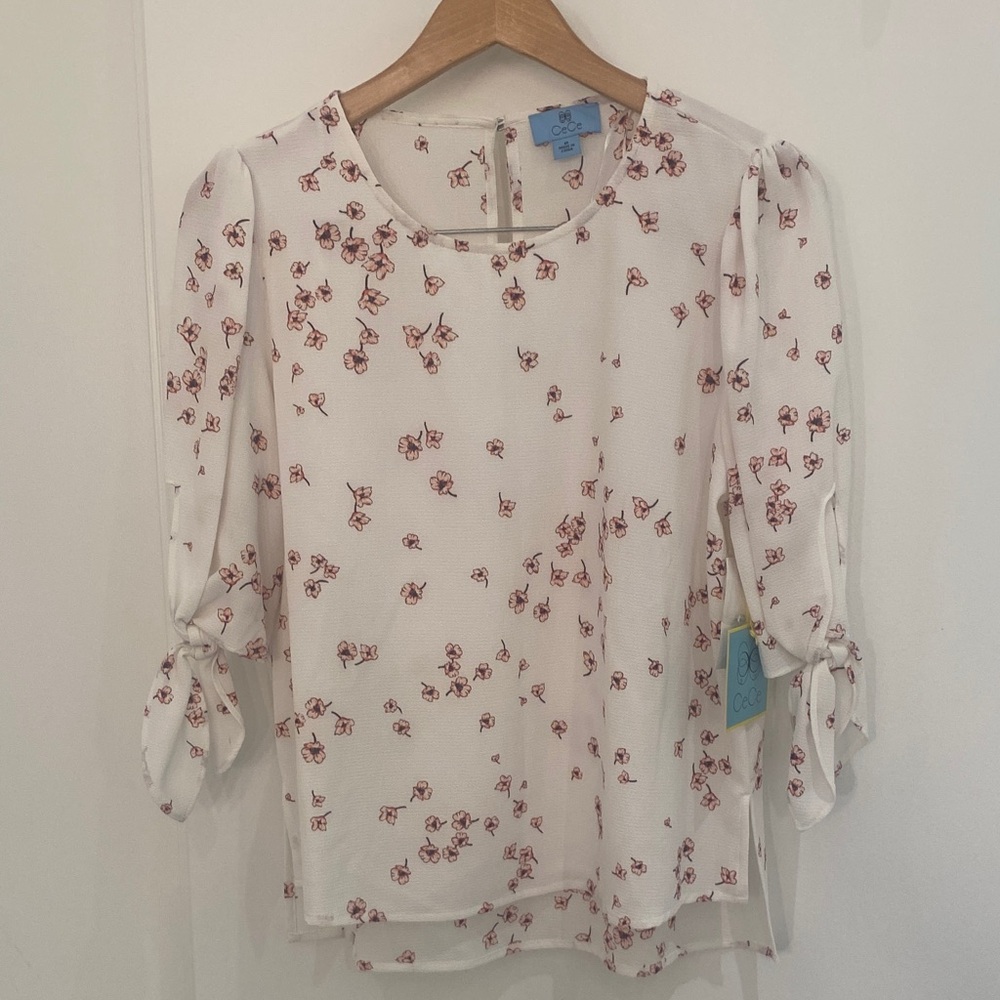 NWT CeCe Puff Sleeve High Low Hem Floral/Flower Blouse
Size Medium